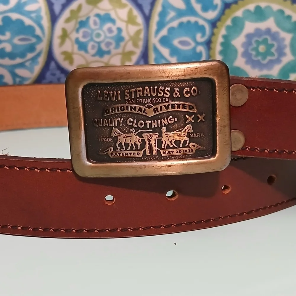 ​Levi Strauss & Co. Brown Leather Belt, Brass Logo Plate Buckle, Size 33.5